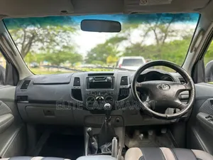 Toyota Hilux 2009 White