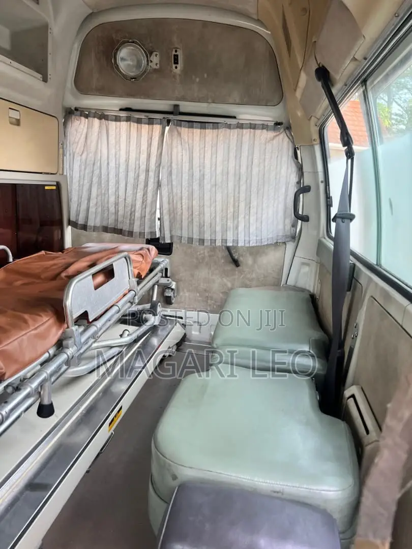Toyota Grand HiAce 2003 White