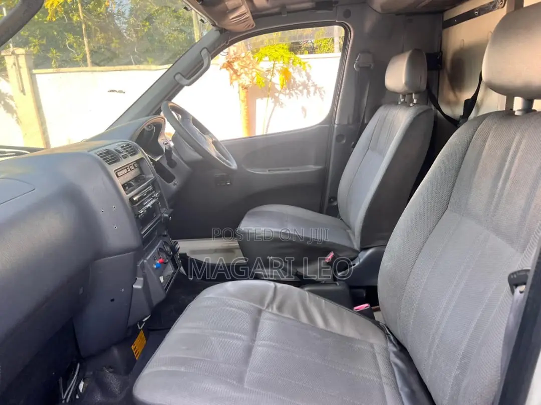 Toyota Grand HiAce 2003 White