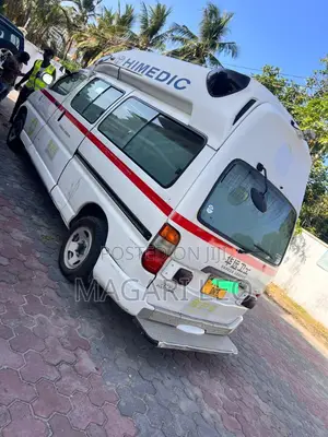 Toyota Grand HiAce 2003 White