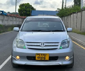 Toyota IST 2003 Silver
