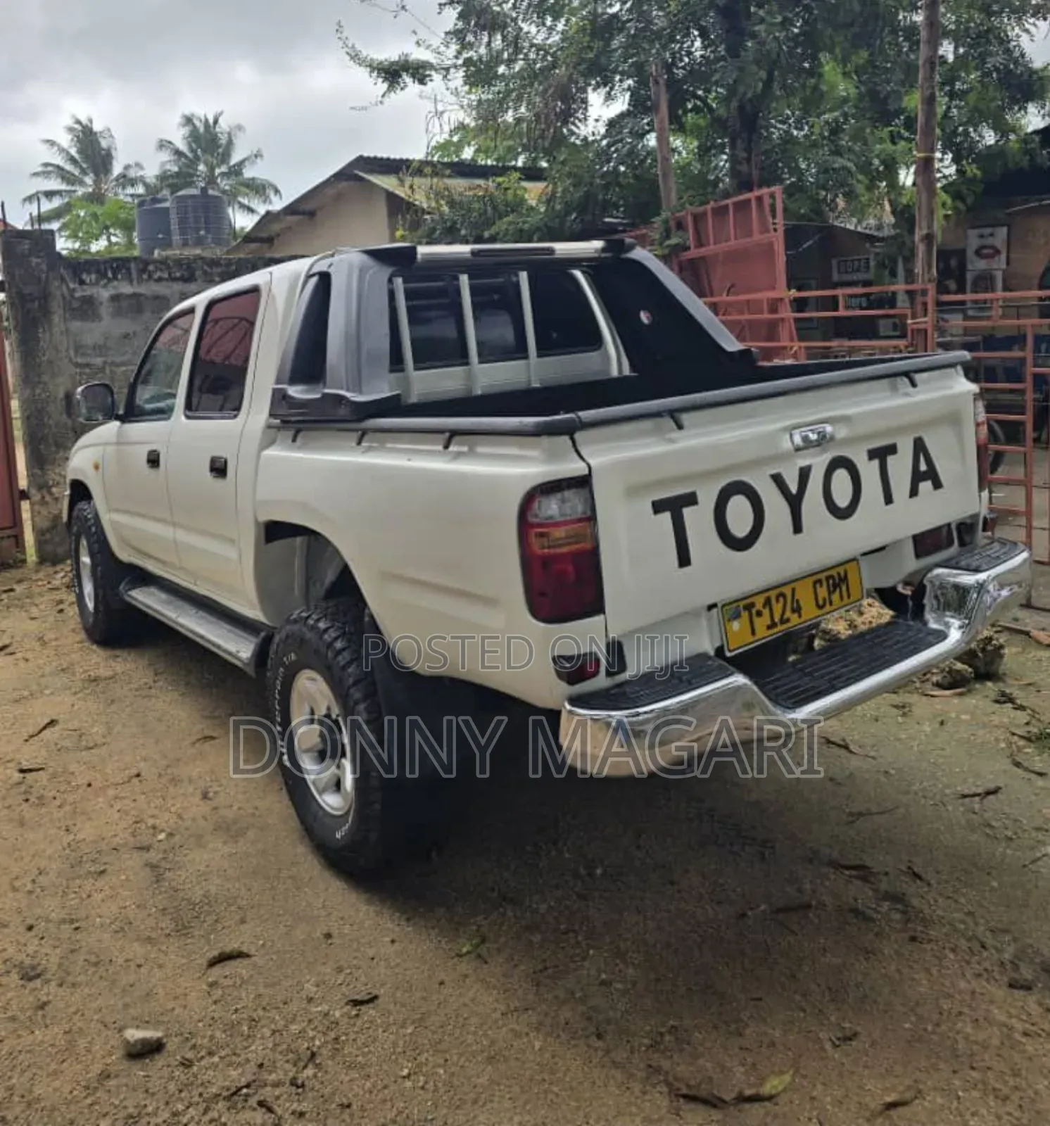 Toyota Hilux 2010 White