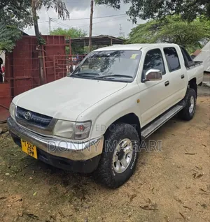 Toyota Hilux 2010 White