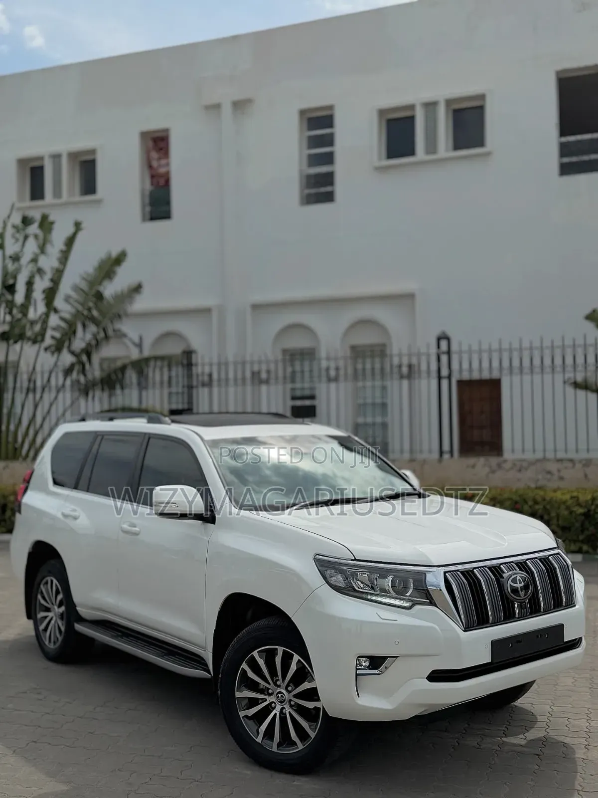 Toyota Land Cruiser Prado 2023 White