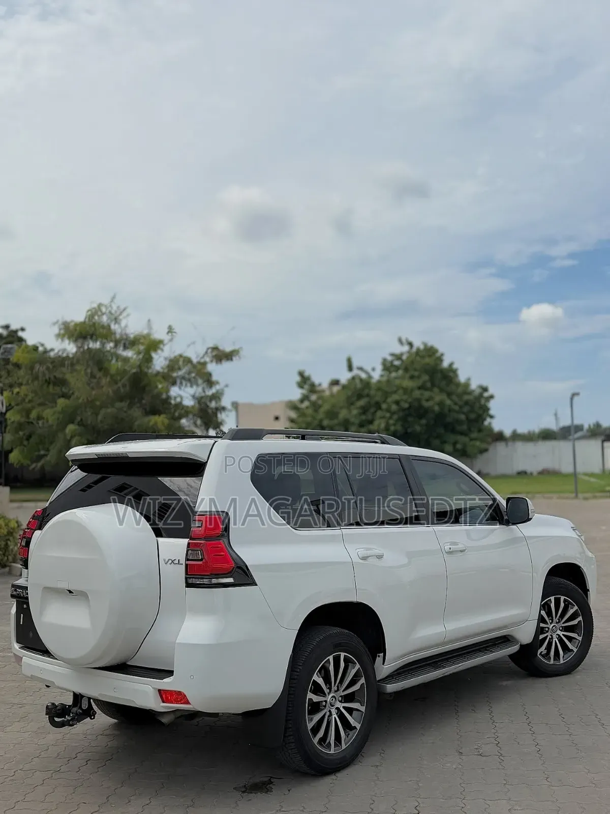 Toyota Land Cruiser Prado 2023 White
