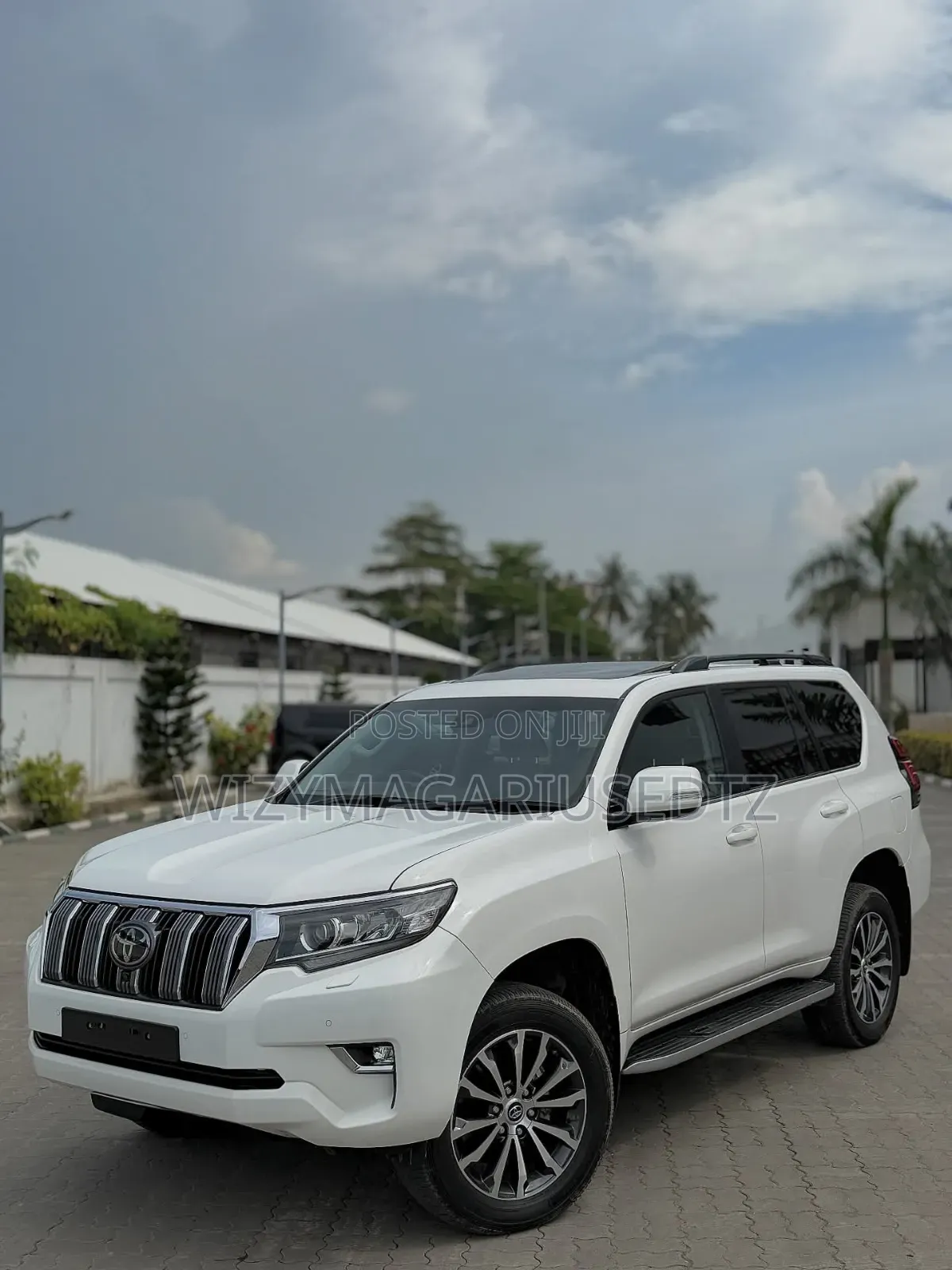 Toyota Land Cruiser Prado 2023 White