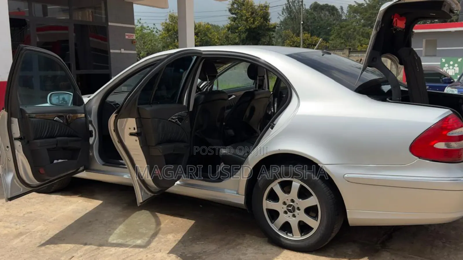 Mercedes-Benz E320 2005 Silver