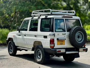 Toyota Land Cruiser 2019 White