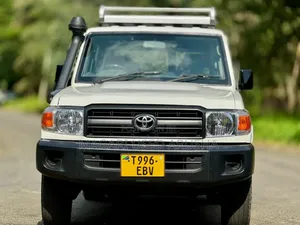 Toyota Land Cruiser 2019 White