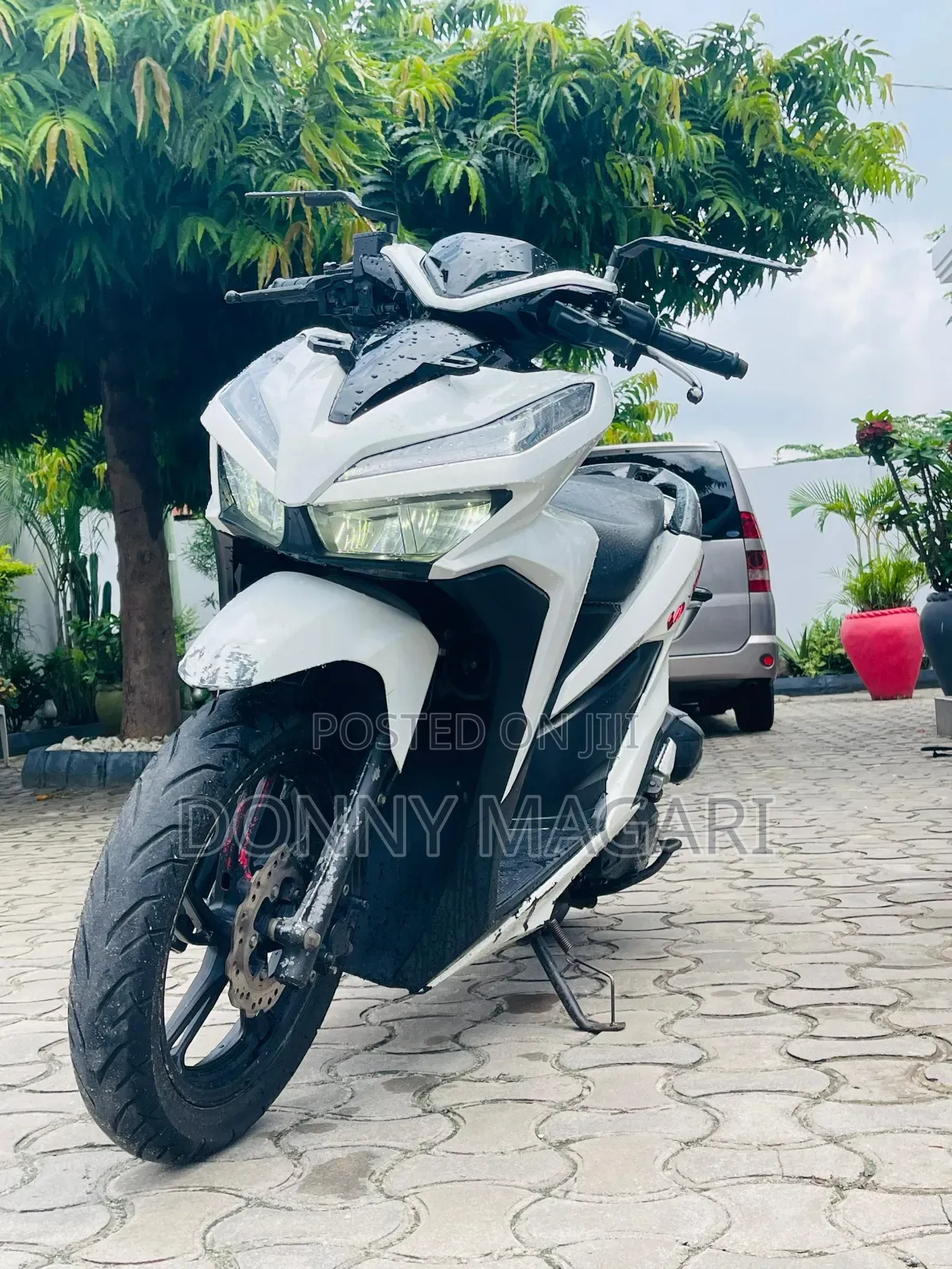 Honda CB 2025 White