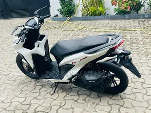 Honda CB 2025 White
