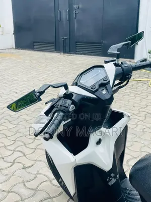 Honda CB 2025 White