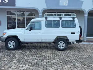 Toyota Land Cruiser 2011 White