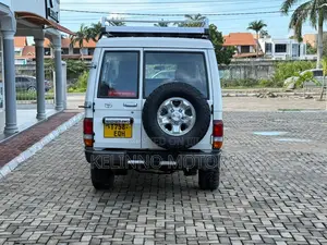 Toyota Land Cruiser 2011 White