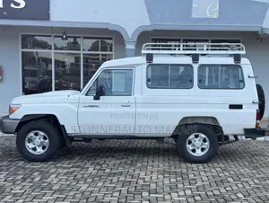 Toyota Land Cruiser 2011 White