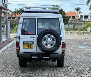 Toyota Land Cruiser 2011 White