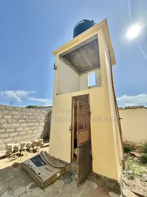 5bdrm House in Kigamboni Mwembe for sale