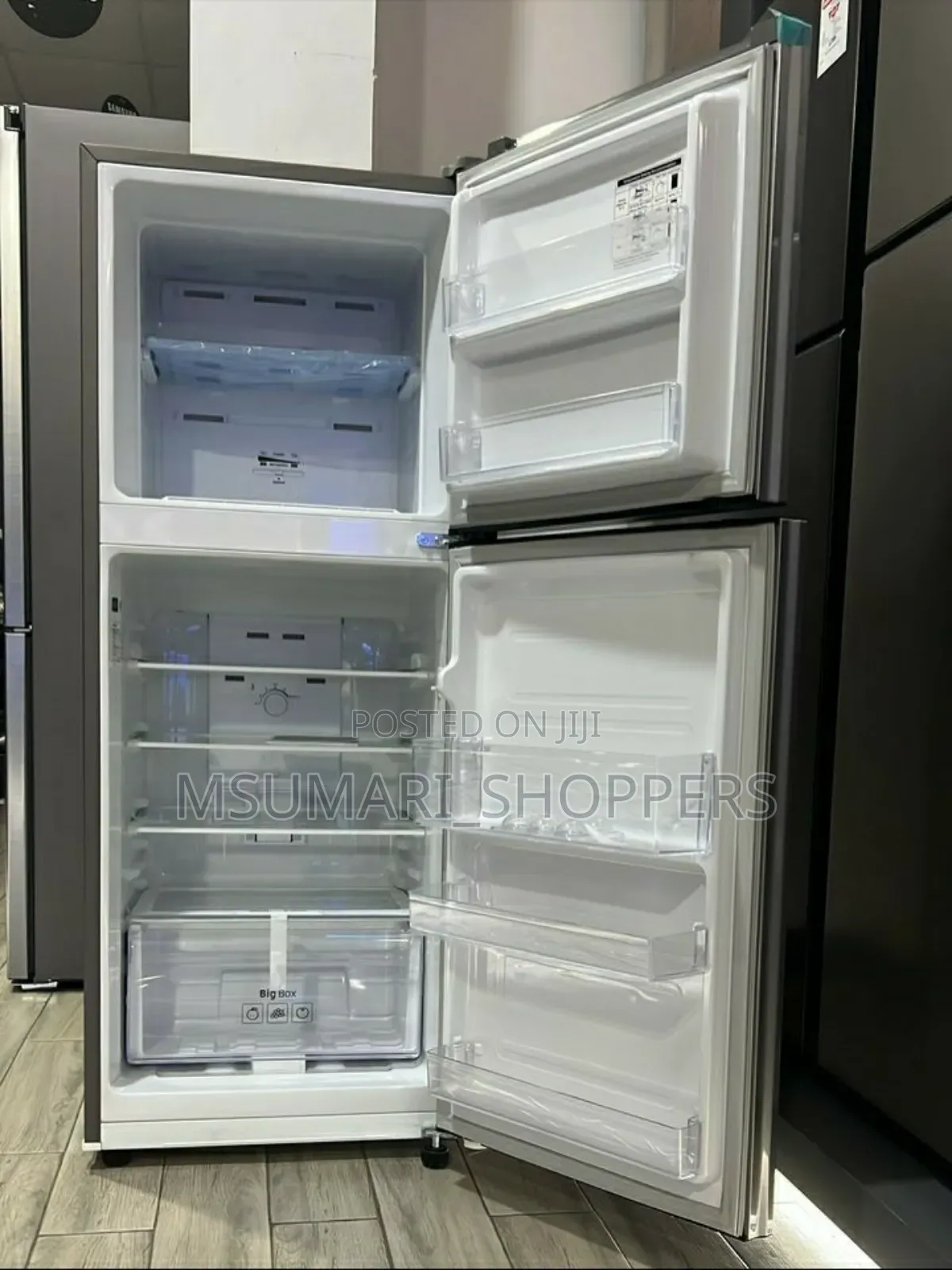 Samsung
Model : Rt26