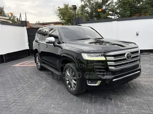 Toyota Land Cruiser LC300 2023 Black