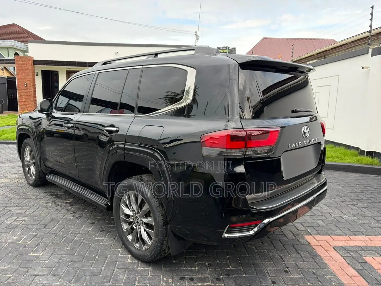 Toyota Land Cruiser LC300 2023 Black