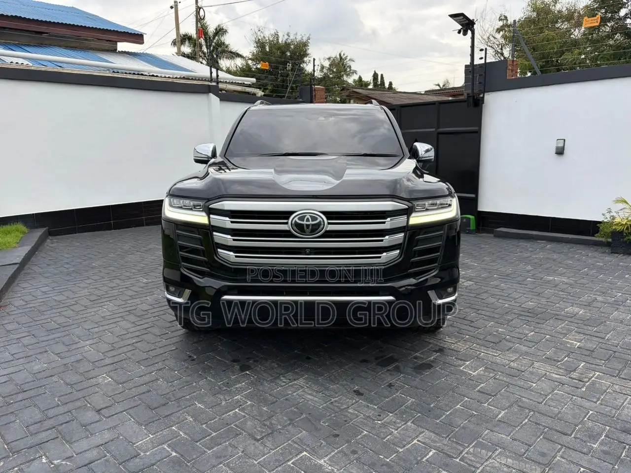 Toyota Land Cruiser LC300 2023 Black