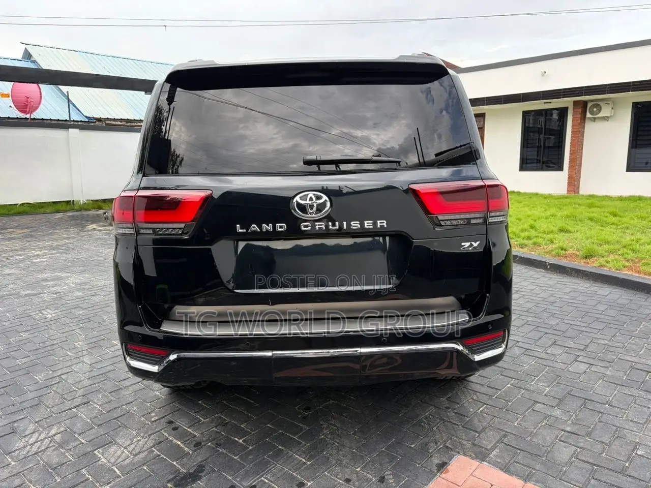 Toyota Land Cruiser LC300 2023 Black
