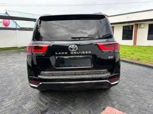 Toyota Land Cruiser LC300 2023 Black