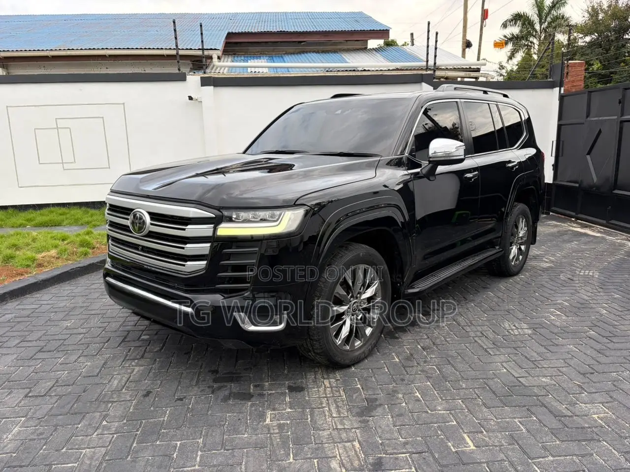 Toyota Land Cruiser LC300 2023 Black