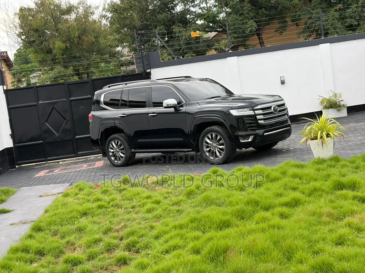 Toyota Land Cruiser LC300 2023 Black