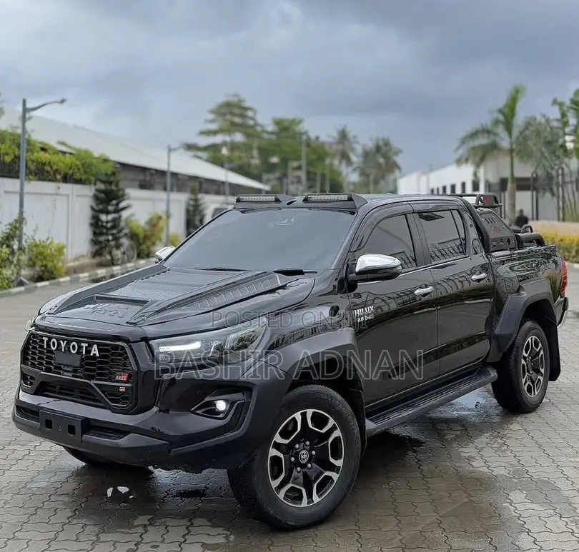 Toyota Hilux 2023 Matt Black
