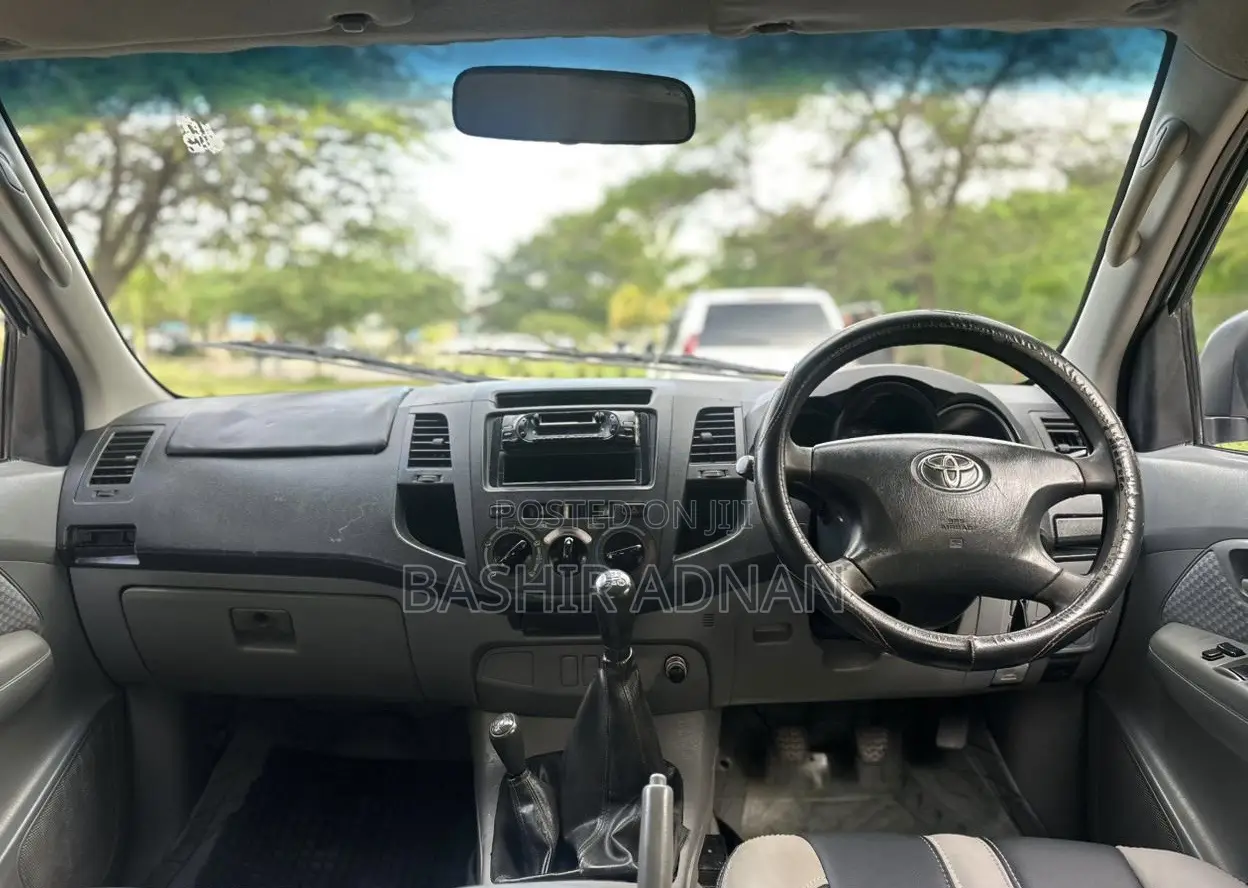 Toyota Hilux 2009 White