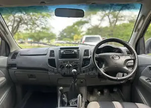 Toyota Hilux 2009 White