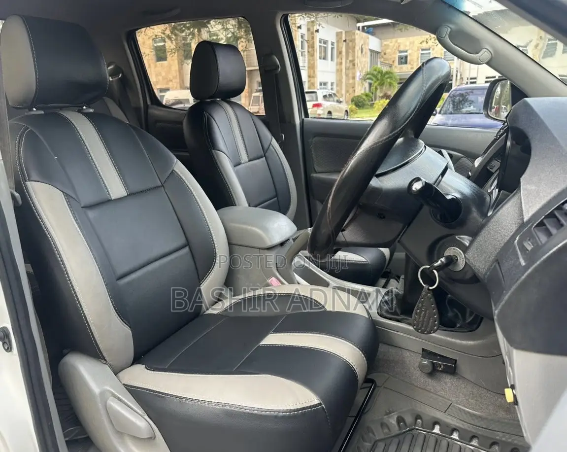 Toyota Hilux 2009 White