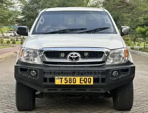 Toyota Hilux 2009 White
