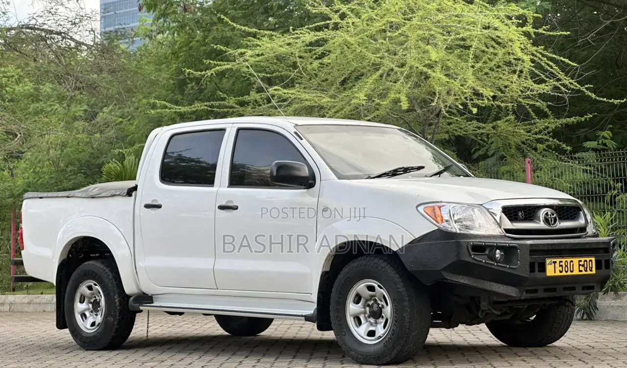 Toyota Hilux 2009 White
