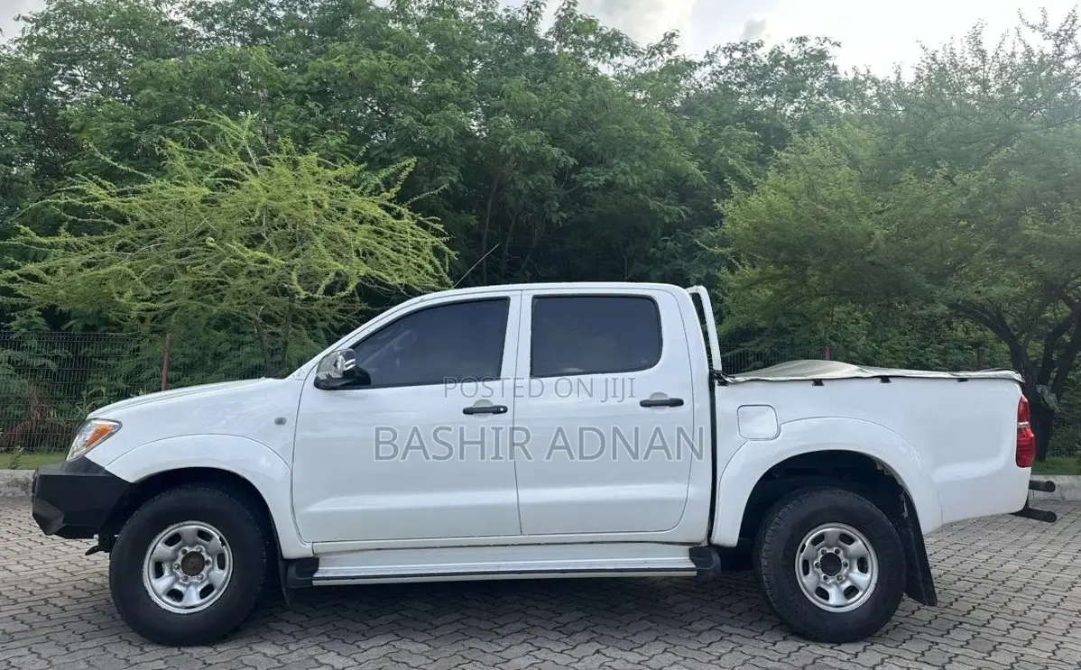 Toyota Hilux 2009 White