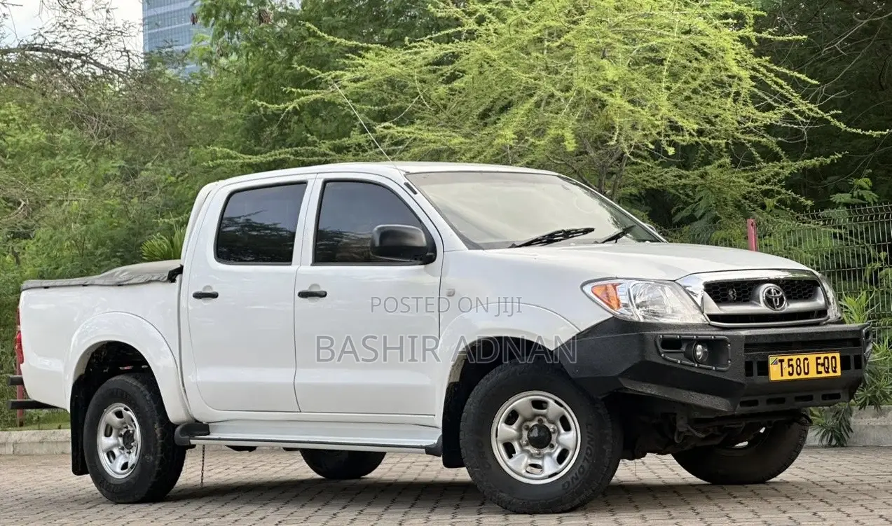 Toyota Hilux 2009 White