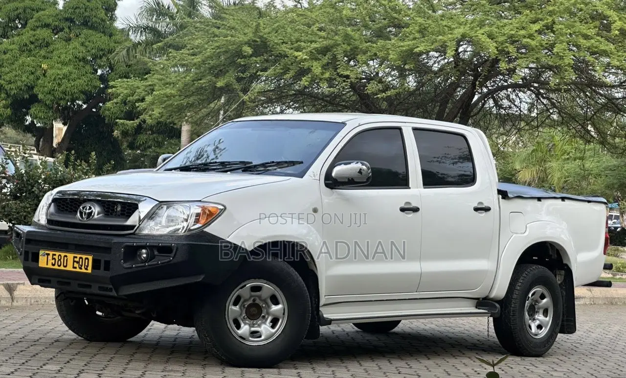Toyota Hilux 2009 White