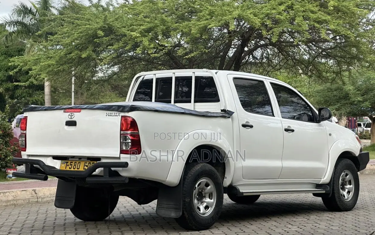 Toyota Hilux 2009 White