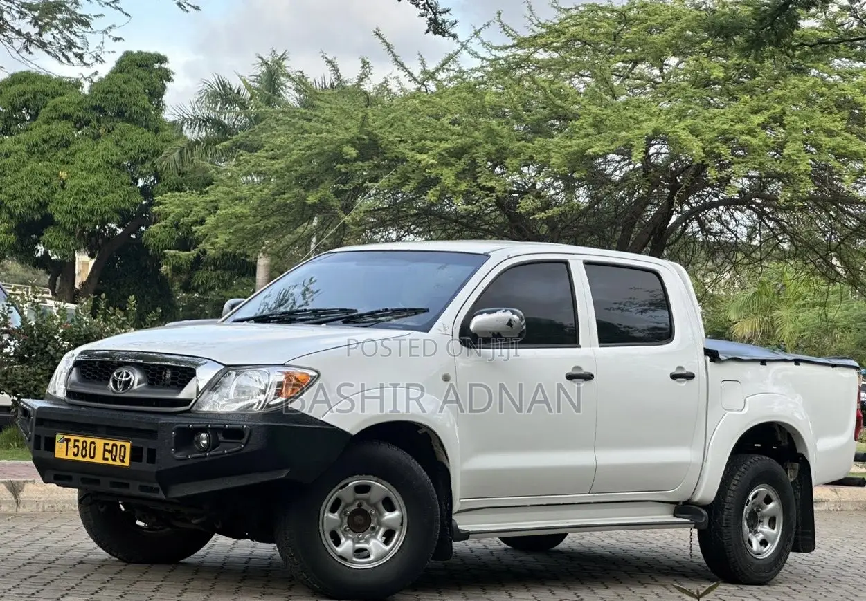 Toyota Hilux 2009 White