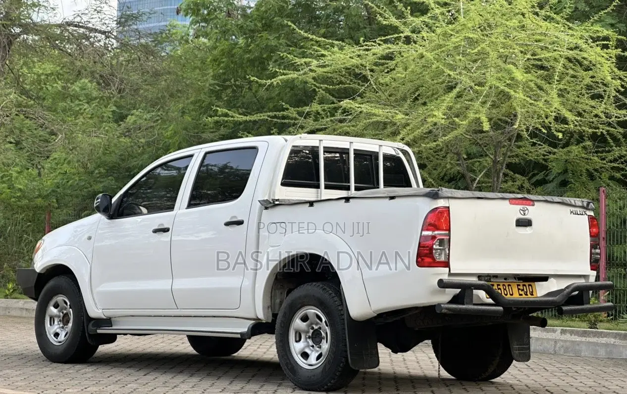 Toyota Hilux 2009 White