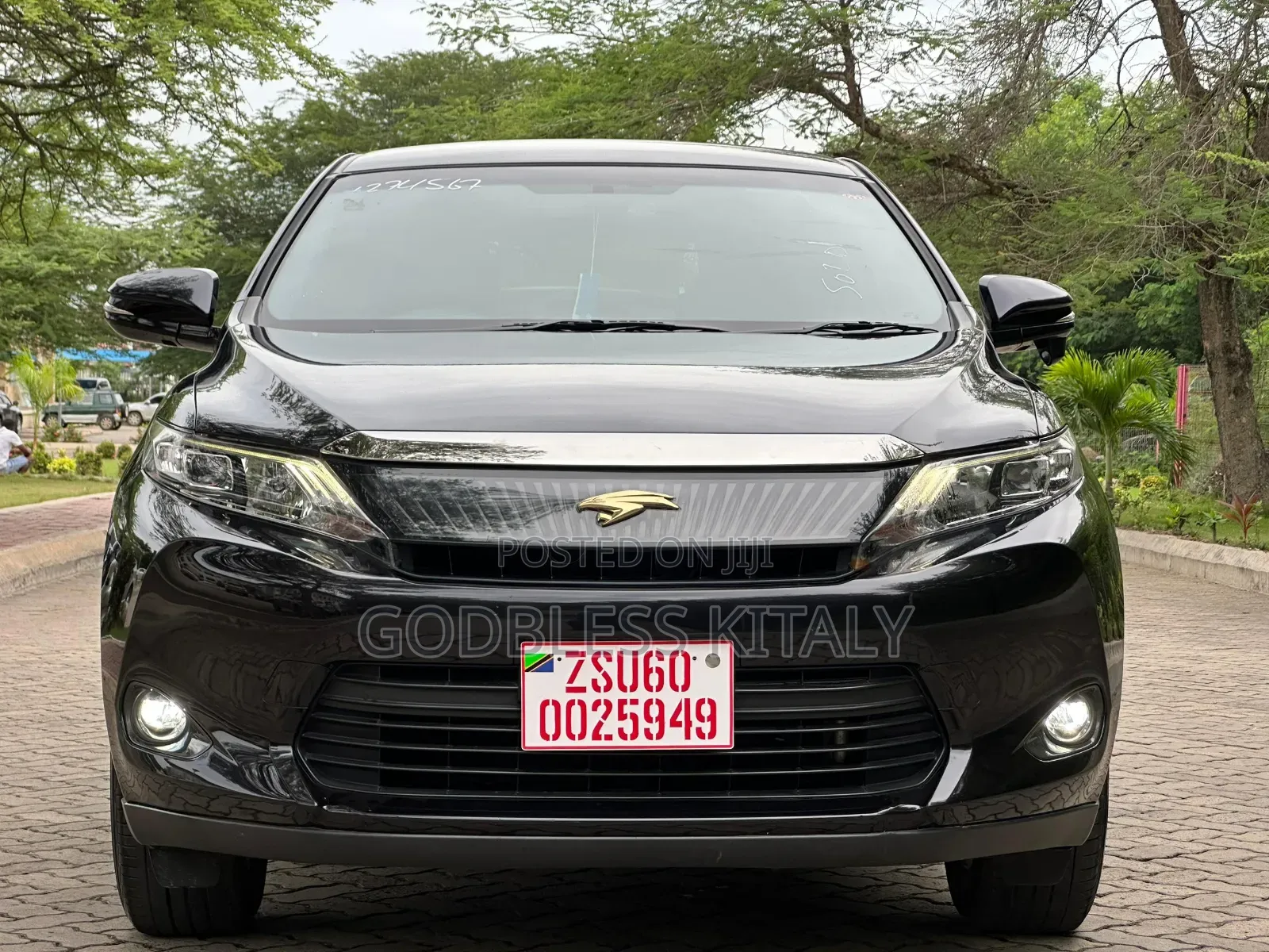 Toyota Harrier 2.0 2014 Black