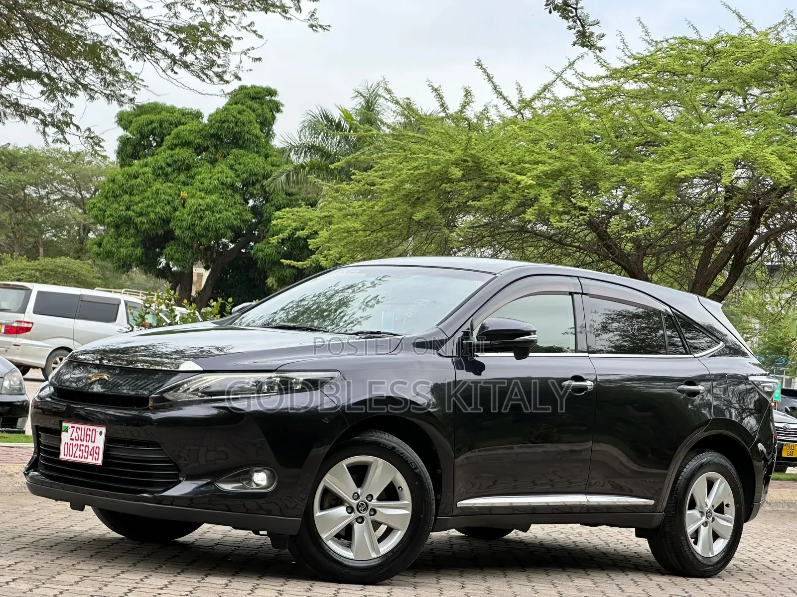 Toyota Harrier 2.0 2014 Black
