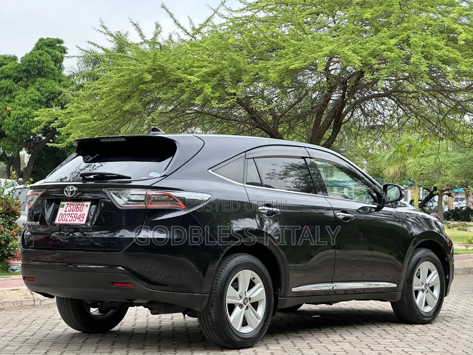 Toyota Harrier 2.0 2014 Black
