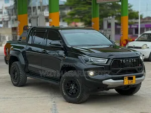 Toyota Hilux 2024 Matt Black