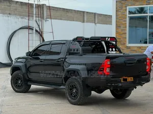 Toyota Hilux 2024 Matt Black