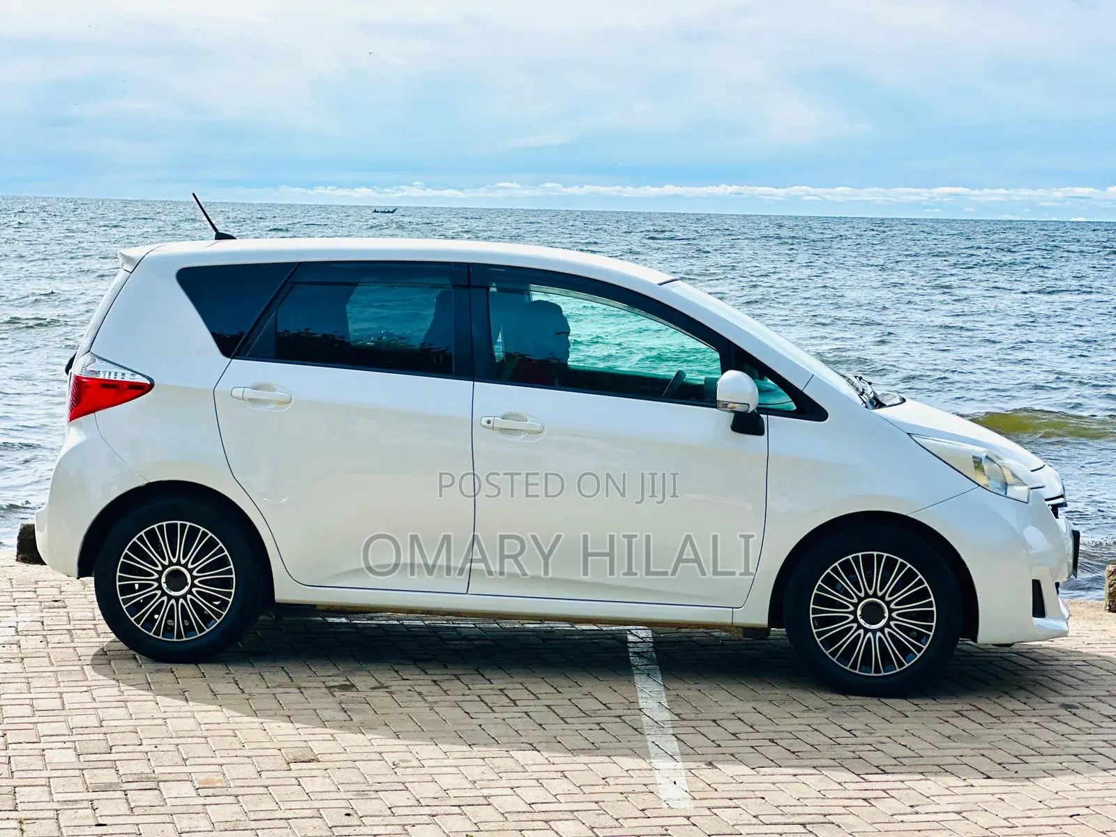 Toyota Ractis 2011 White