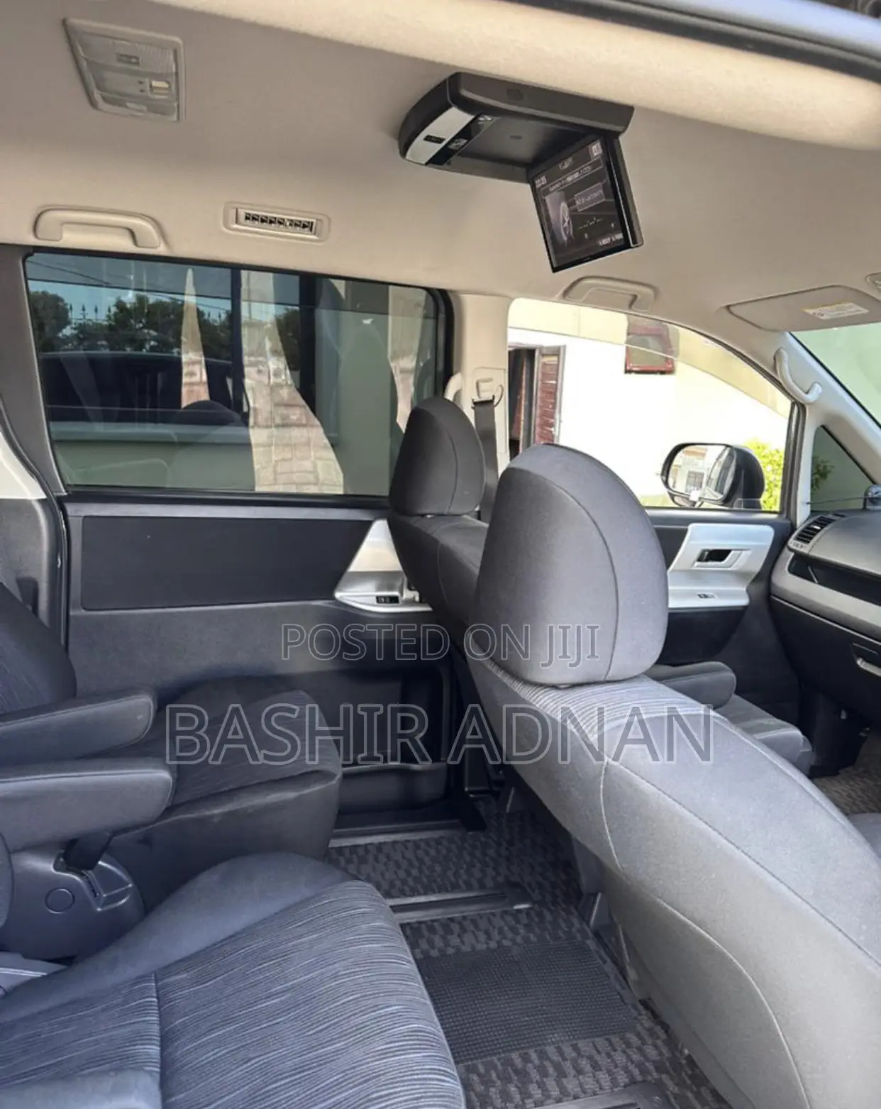 Toyota Noah 2.0 143hp FWD (7 Seater) 2013 Gray