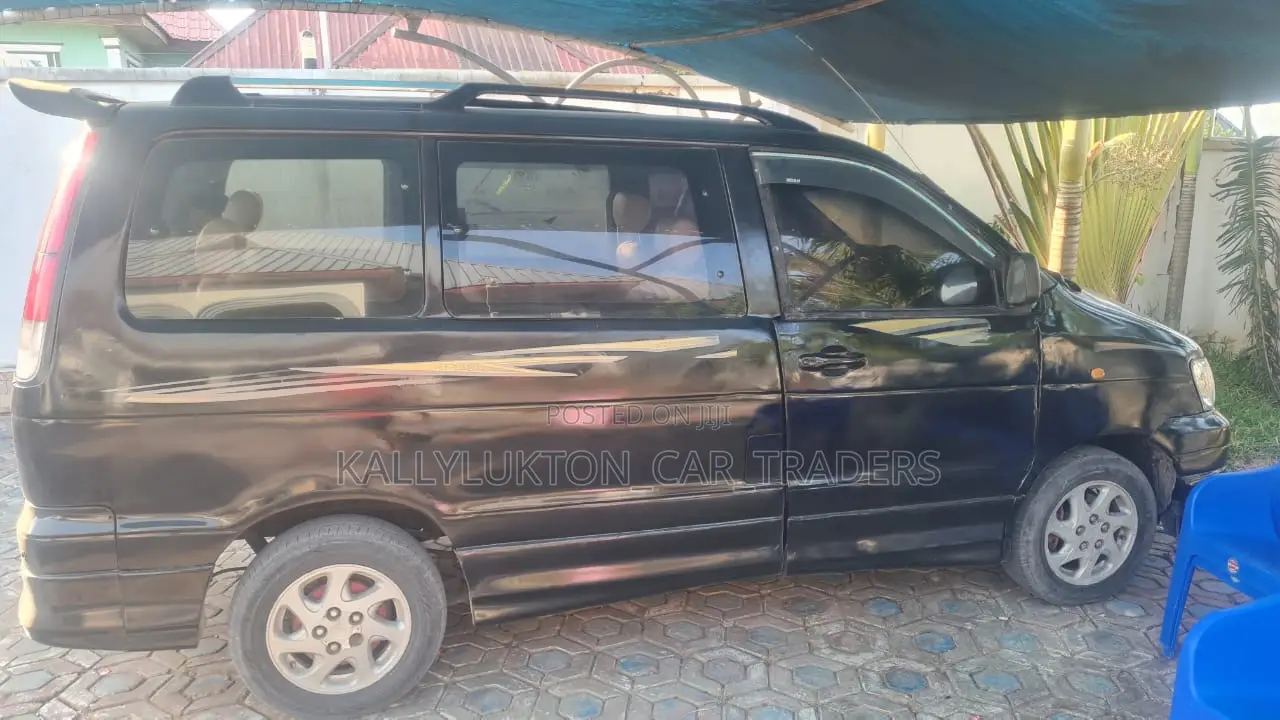 Toyota LiteAce Noah 2000 Black
