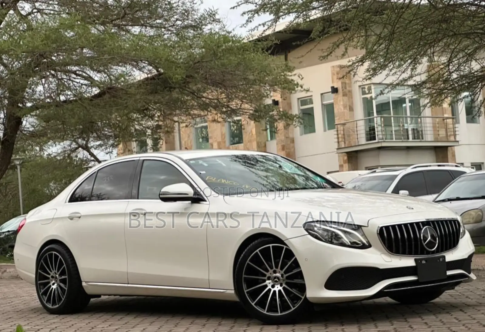 Mercedes-Benz E200 2016 Pearl